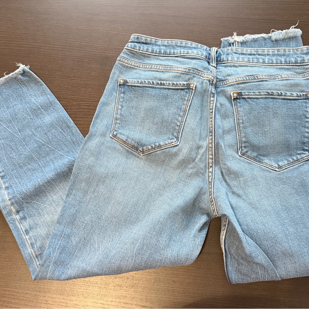 Old Navy Light Blue Cropped Jeans